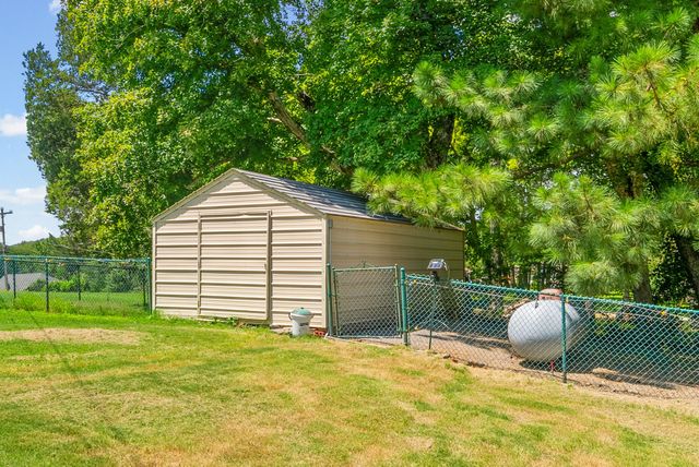 1939 Seven Mile Ferry Rd, Clarksville, TN 37040