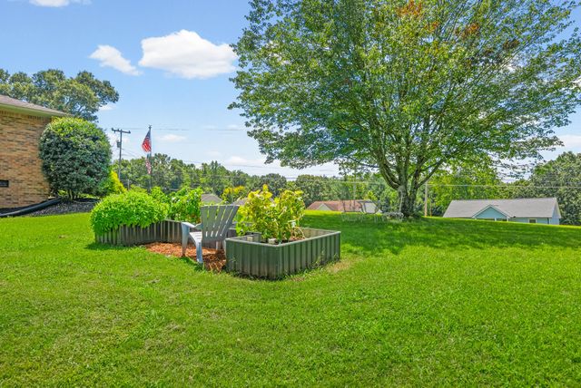 1939 Seven Mile Ferry Rd, Clarksville, TN 37040
