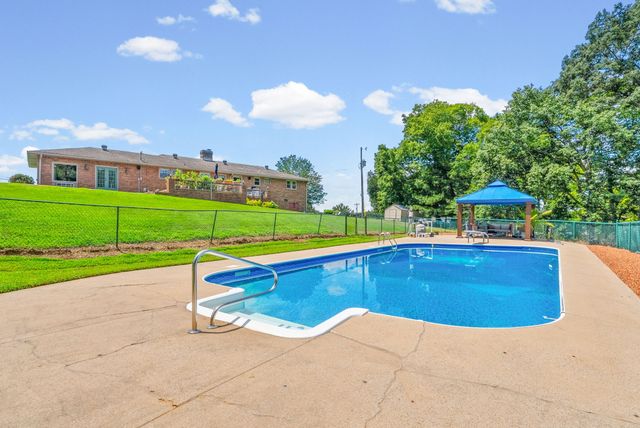 1939 Seven Mile Ferry Rd, Clarksville, TN 37040