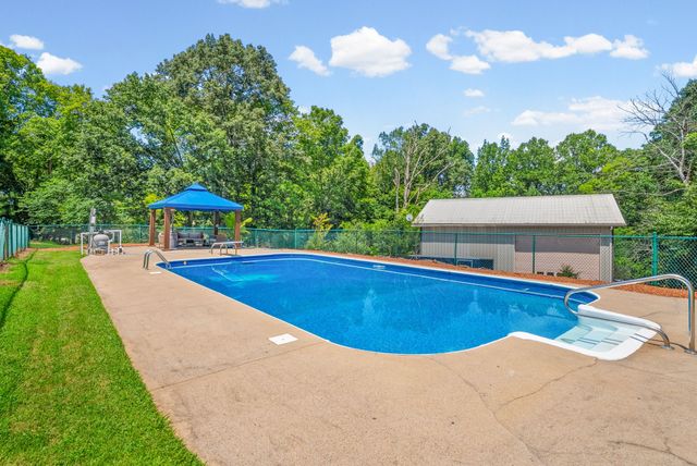 1939 Seven Mile Ferry Rd, Clarksville, TN 37040