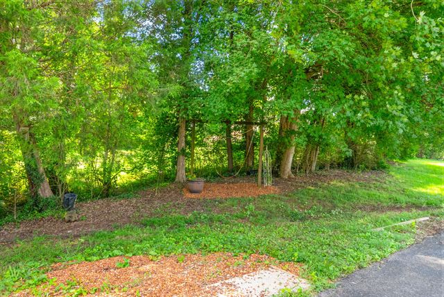 1939 Seven Mile Ferry Rd, Clarksville, TN 37040
