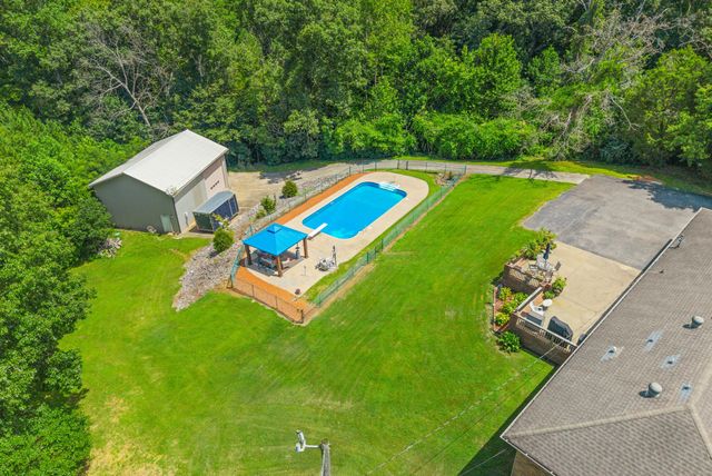 1939 Seven Mile Ferry Rd, Clarksville, TN 37040