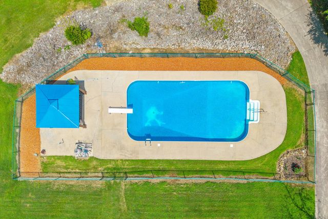 1939 Seven Mile Ferry Rd, Clarksville, TN 37040