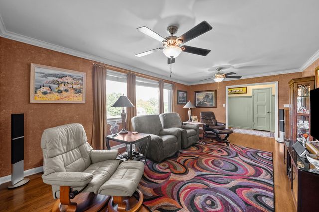 1939 Seven Mile Ferry Rd, Clarksville, TN 37040