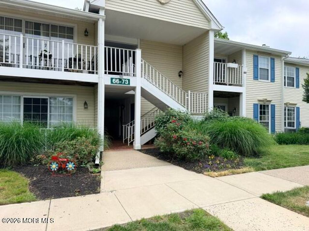 70 Players Circle, Tinton Falls, NJ 07724