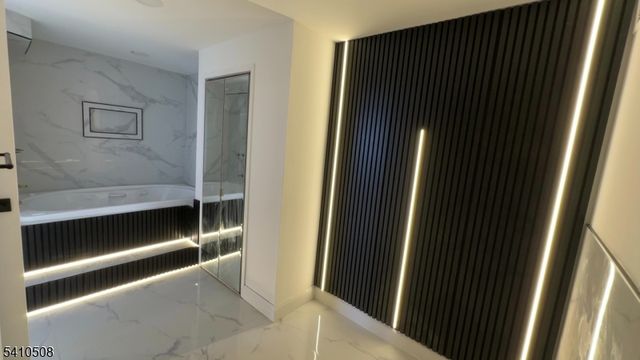 1740 Harmon Cove Tower, Secaucus Town, NJ 07094