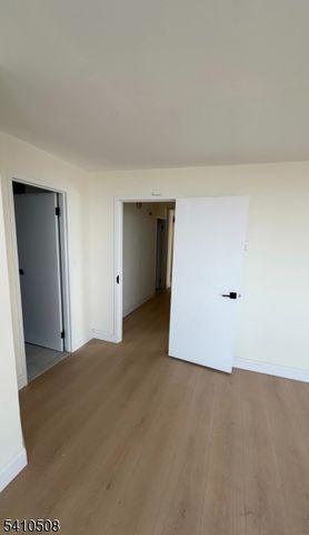 1740 Harmon Cove Tower, Secaucus Town, NJ 07094