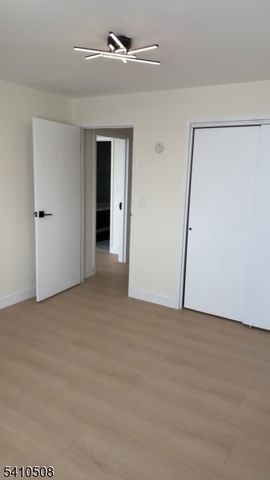 1740 Harmon Cove Tower, Secaucus Town, NJ 07094