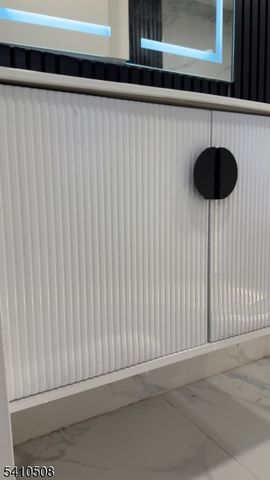 1740 Harmon Cove Tower, Secaucus Town, NJ 07094