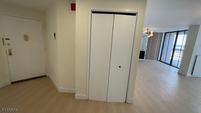 1740 Harmon Cove Tower, Secaucus Town, NJ 07094