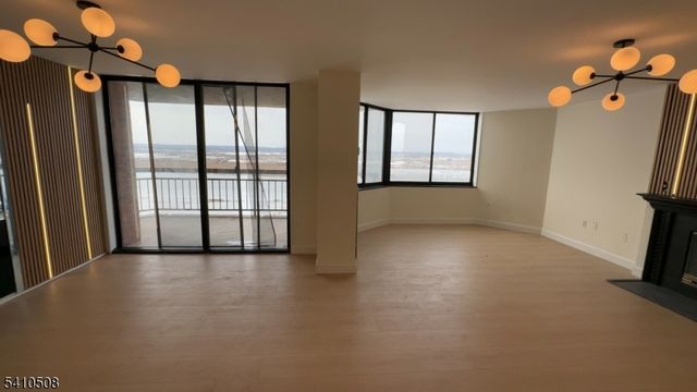 1740 Harmon Cove Tower, Secaucus Town, NJ 07094