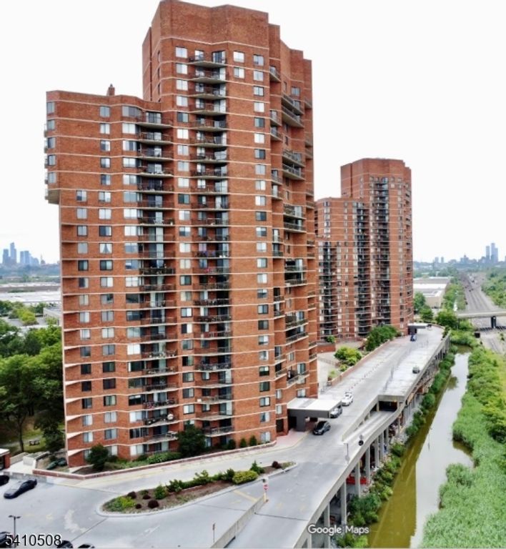 1740 Harmon Cove Tower, Secaucus Town, NJ 07094