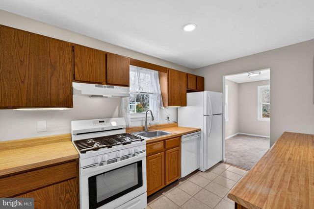 2950 ROSEMARY LN, Falls Church, VA 22042