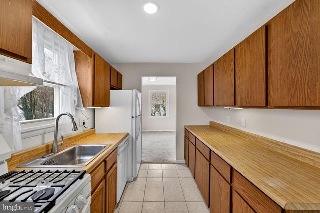 2950 ROSEMARY LN, Falls Church, VA 22042