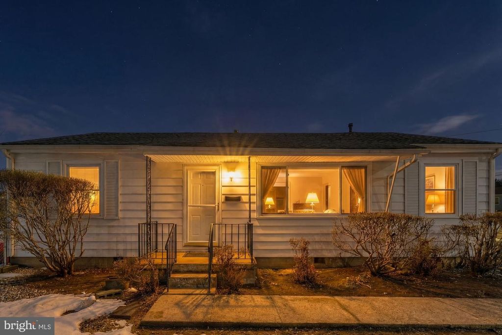 2950 ROSEMARY LN, Falls Church, VA 22042