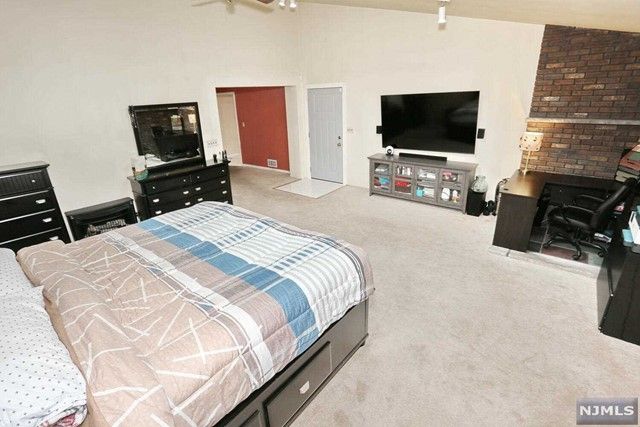 137 Phelps Avenue, Bergenfield, NJ 07621