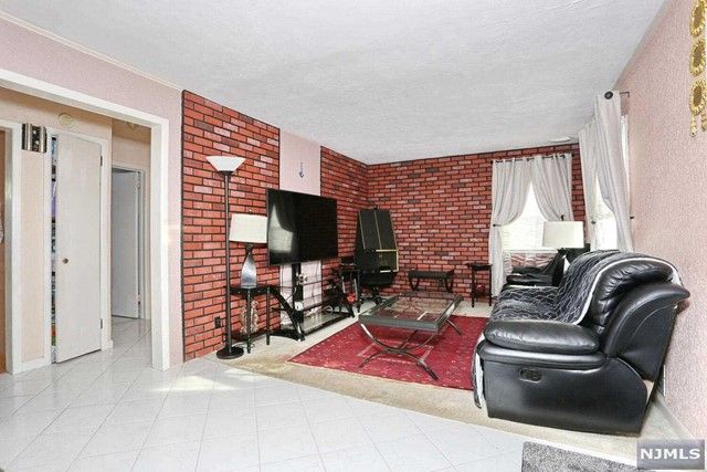137 Phelps Avenue, Bergenfield, NJ 07621