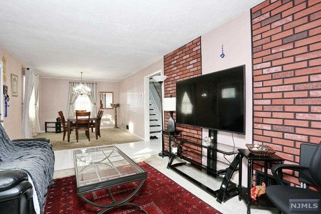 137 Phelps Avenue, Bergenfield, NJ 07621