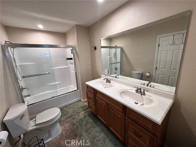 23995 Scenic Dr, Crestline, CA 92325