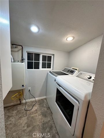 23995 Scenic Dr, Crestline, CA 92325