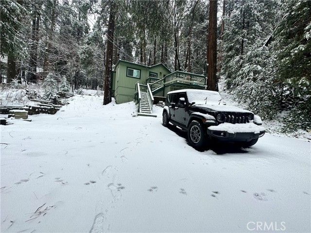 23995 Scenic Dr, Crestline, CA 92325