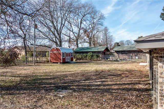 922 E Hazel, Sallisaw, OK 74955