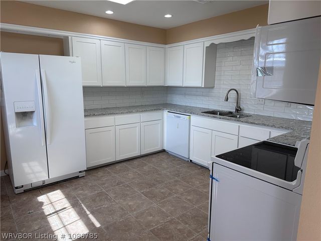 922 E Hazel, Sallisaw, OK 74955