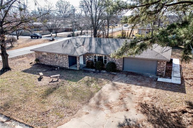 922 E Hazel, Sallisaw, OK 74955