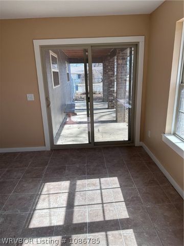 922 E Hazel, Sallisaw, OK 74955