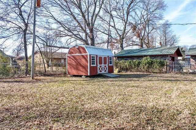 922 E Hazel, Sallisaw, OK 74955