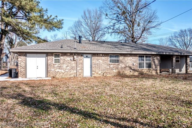922 E Hazel, Sallisaw, OK 74955