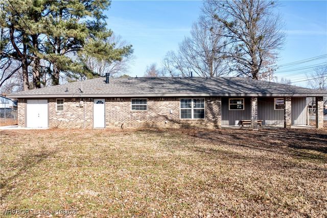 922 E Hazel, Sallisaw, OK 74955