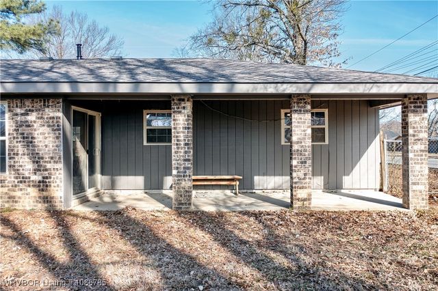 922 E Hazel, Sallisaw, OK 74955