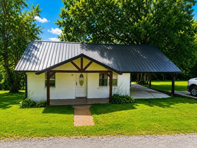 361 Hawkins Rd, Westmoreland, TN 37186
