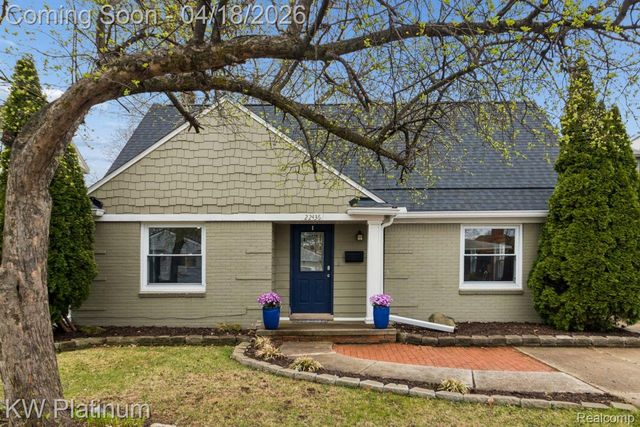 22436 Lakeland Street, St. Clair Shores, MI 48081