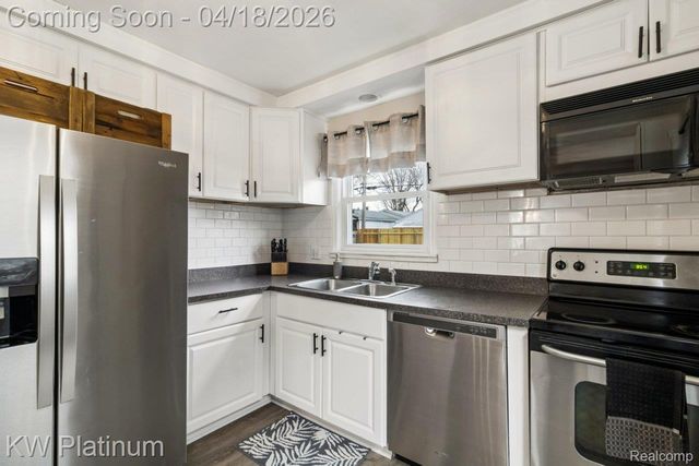 22436 Lakeland Street, St. Clair Shores, MI 48081