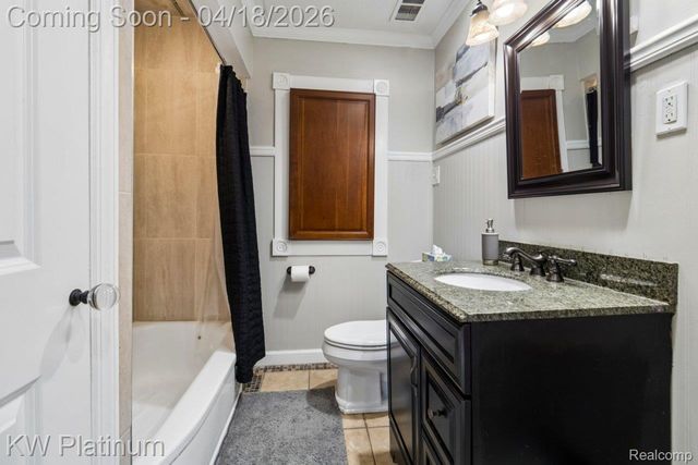 22436 Lakeland Street, St. Clair Shores, MI 48081