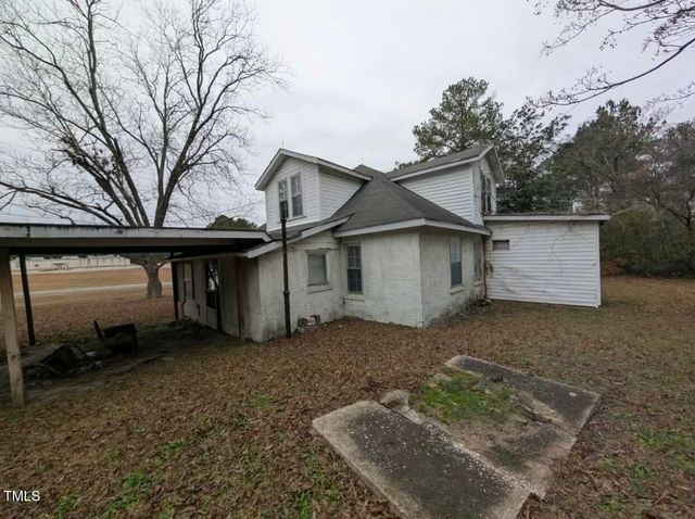 241 Oakdale Gin Road, Raeford, NC 28376