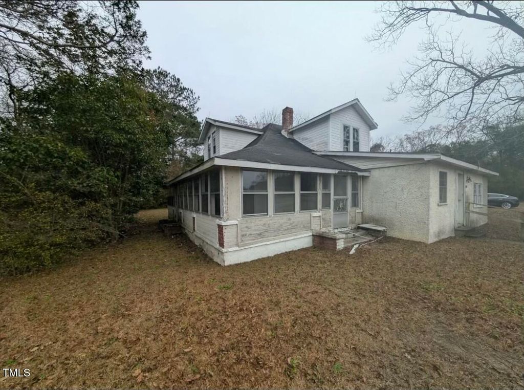 241 Oakdale Gin Road, Raeford, NC 28376