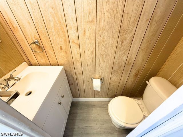 114 Rose LN 111, Naples, FL 34114