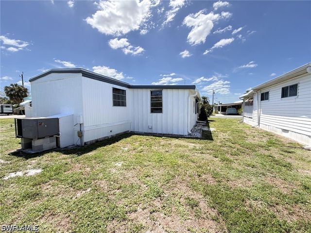 114 Rose LN 111, Naples, FL 34114