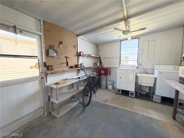 114 Rose LN 111, Naples, FL 34114