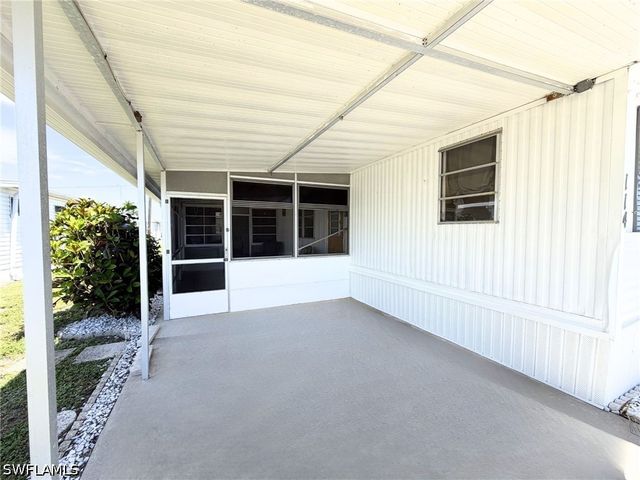 114 Rose LN 111, Naples, FL 34114