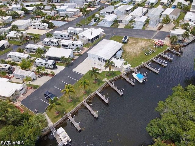 114 Rose LN 111, Naples, FL 34114