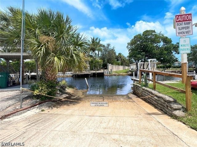 114 Rose LN 111, Naples, FL 34114