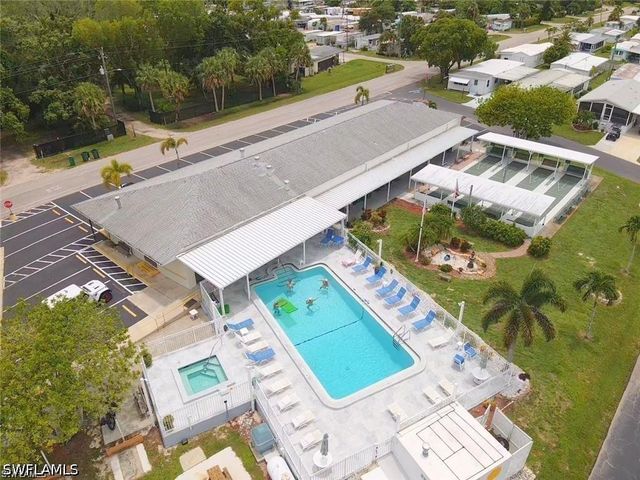 114 Rose LN 111, Naples, FL 34114