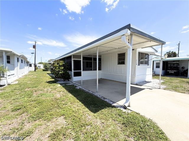 114 Rose LN 111, Naples, FL 34114