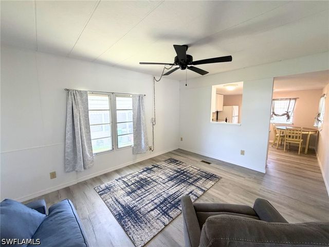 114 Rose LN 111, Naples, FL 34114