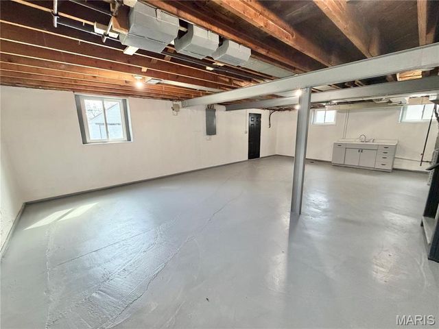 9504 Brenda Avenue, St Louis, MO 63123