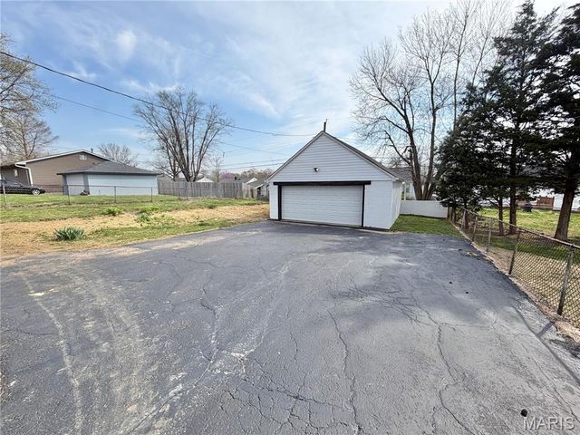 9504 Brenda Avenue, St Louis, MO 63123